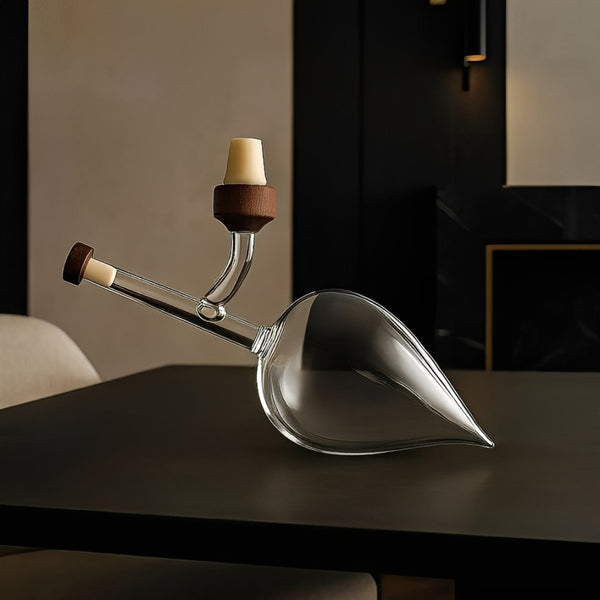 Aerador de vinho Gravant Casavelle em vidro premium, posicionado sobre mesa sofisticada em ambiente moderno e minimalista.