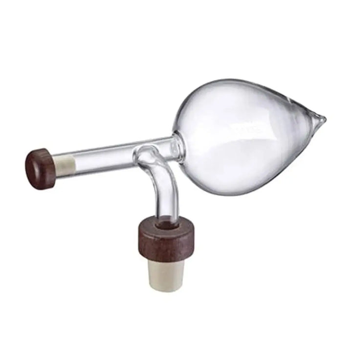 Aerador de vinho Gravant Casavelle em vidro premium com detalhes em madeira, design escultural e formato alongado.