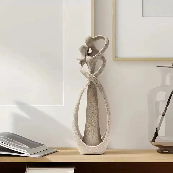 escultura para decoração minimalista em resina casal abraçado