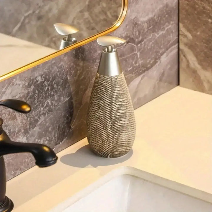 Dispensador de sabonete líquido premium em cerâmica, acabamento refinado para lavabo moderno