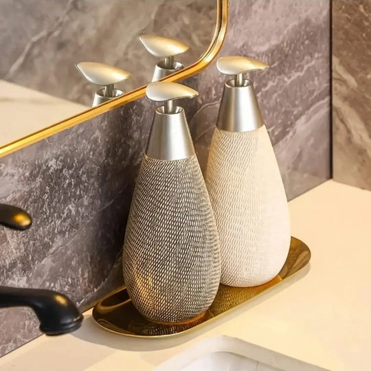 Dispensador de sabonete líquido premium em cerâmica, acabamento refinado para lavabo moderno