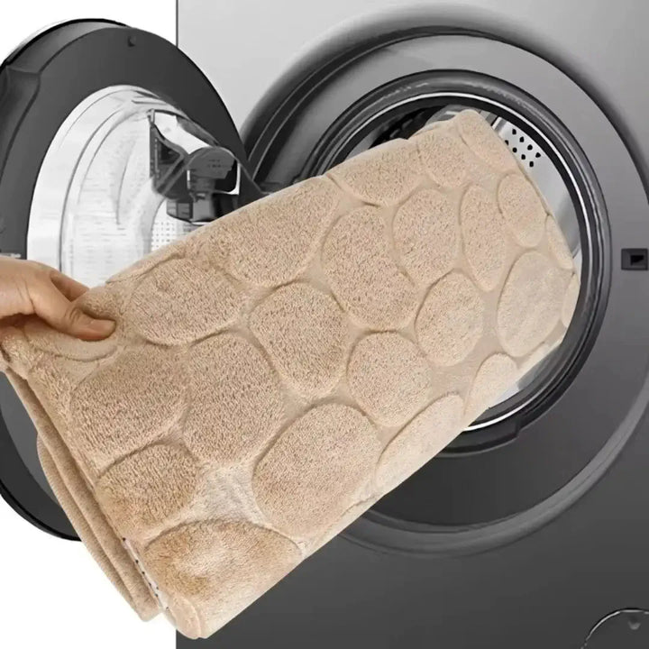 Tapete absorvente para banheiro, mantém o piso seco com sofisticação e praticidade. Lavável a máquina.